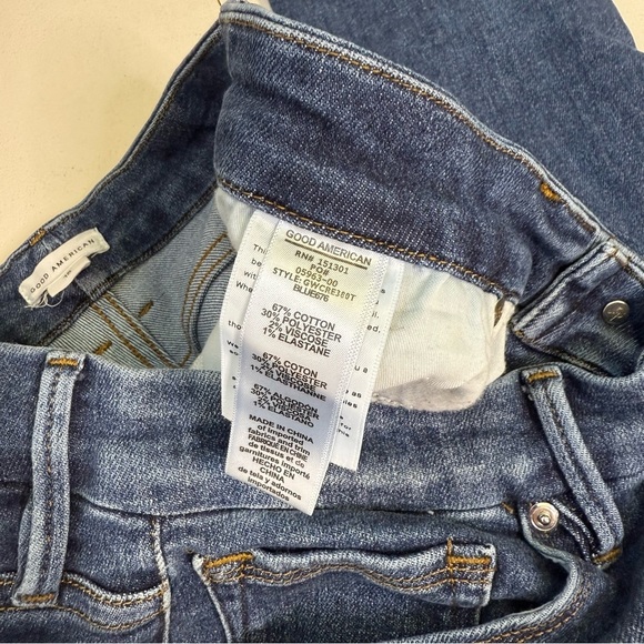 Good American Good Waist Crop Jeans Blue678 Distressed Raw Hem Size 15 - Picture 3 of 7
